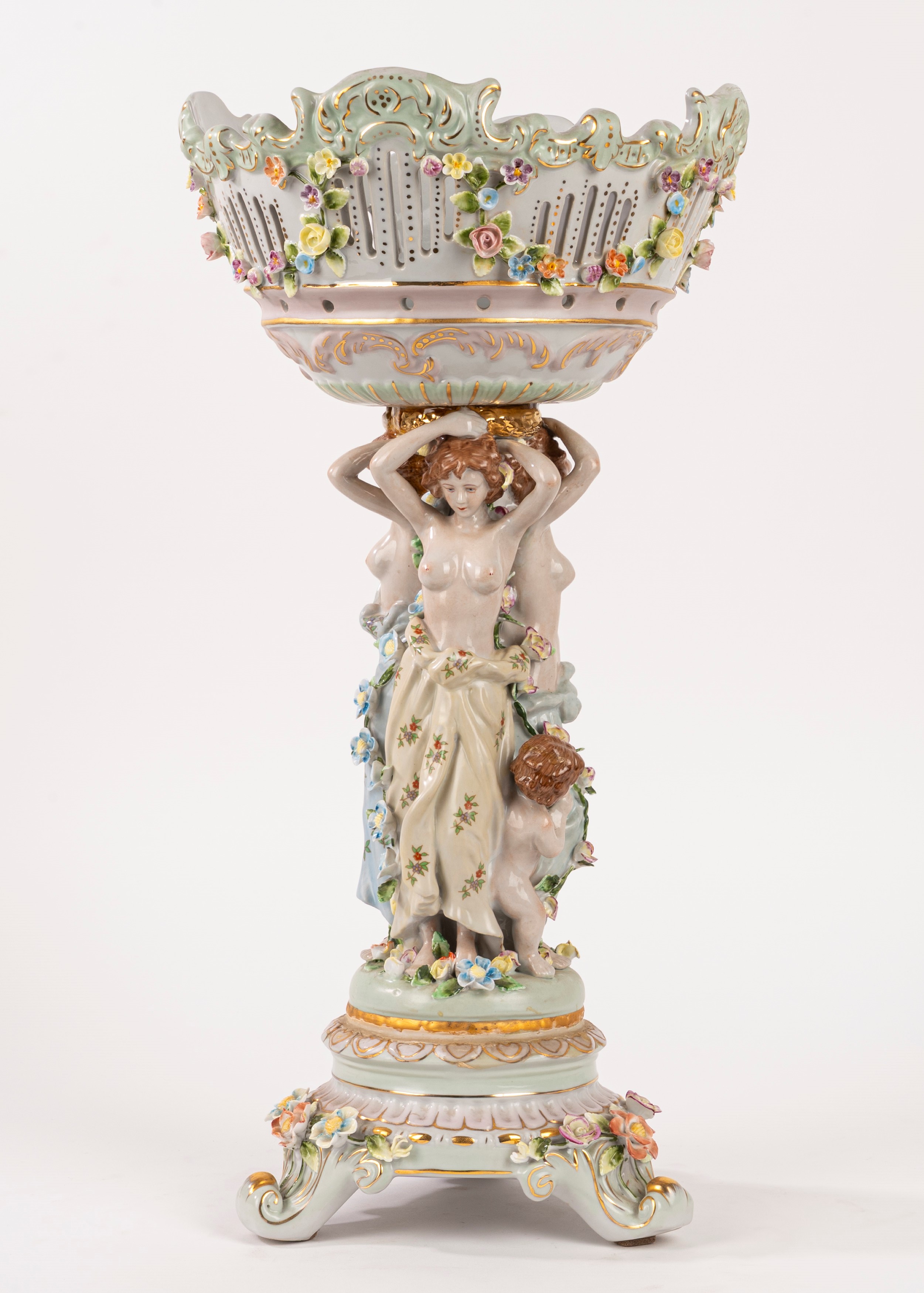 Meissen, grande alzata in porcellana policroma (fine XIX - inizi XX)