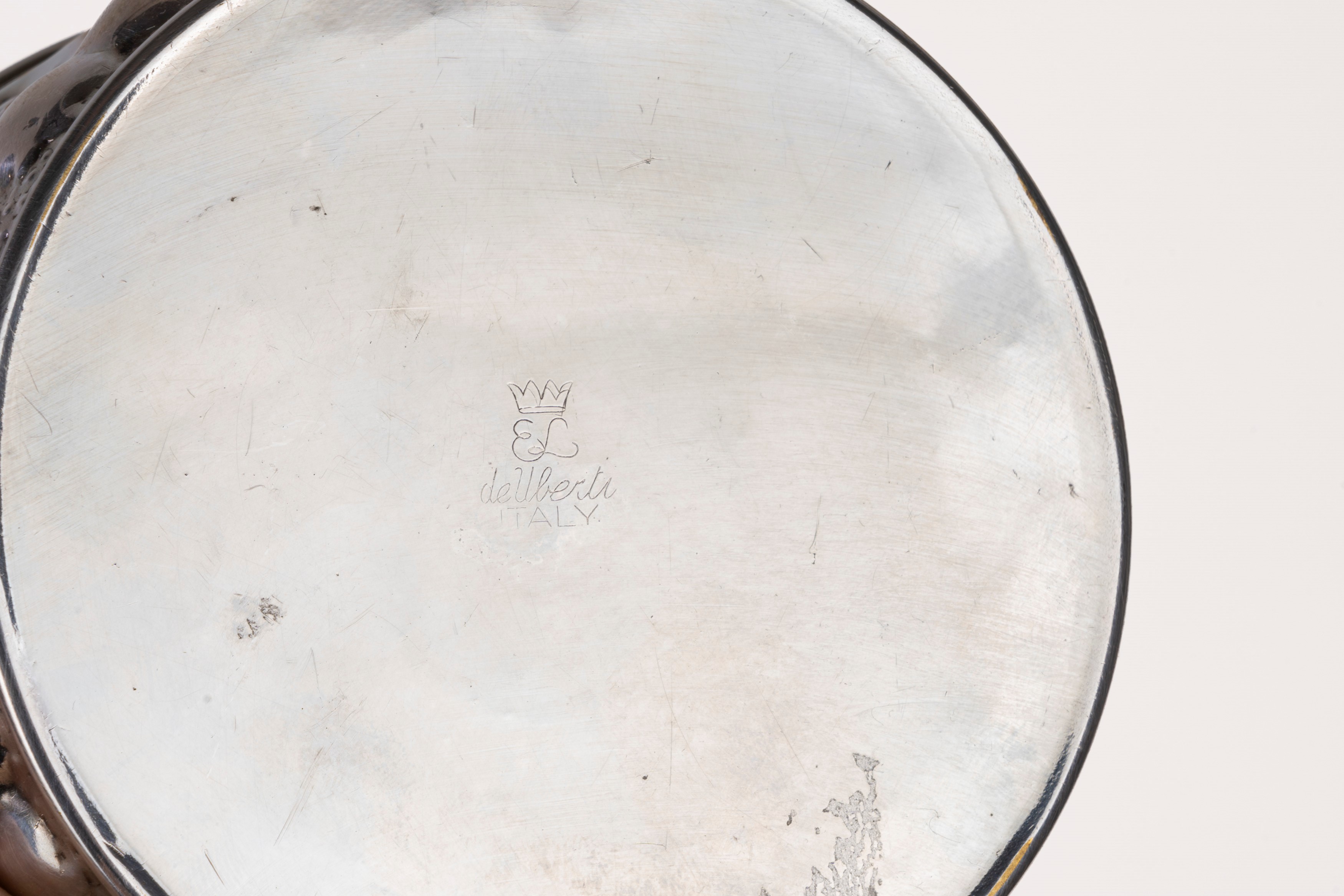 Coppia di ciotole in silverplate decorate, motivi a tralci d’uva e pere