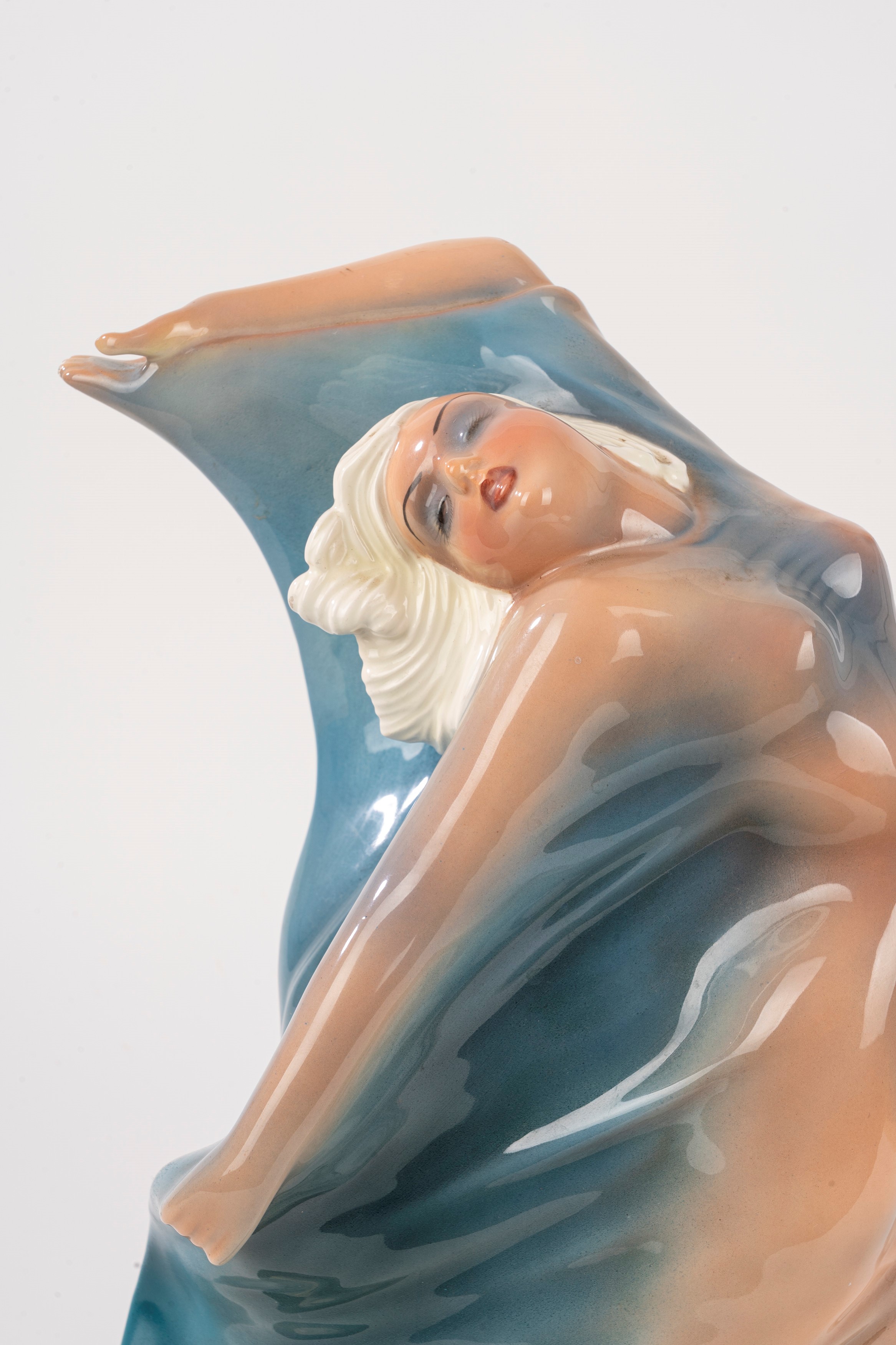 Triart Bassano, Scultura in ceramica policroma raffigurante danzatrice (Greta Garbo?)