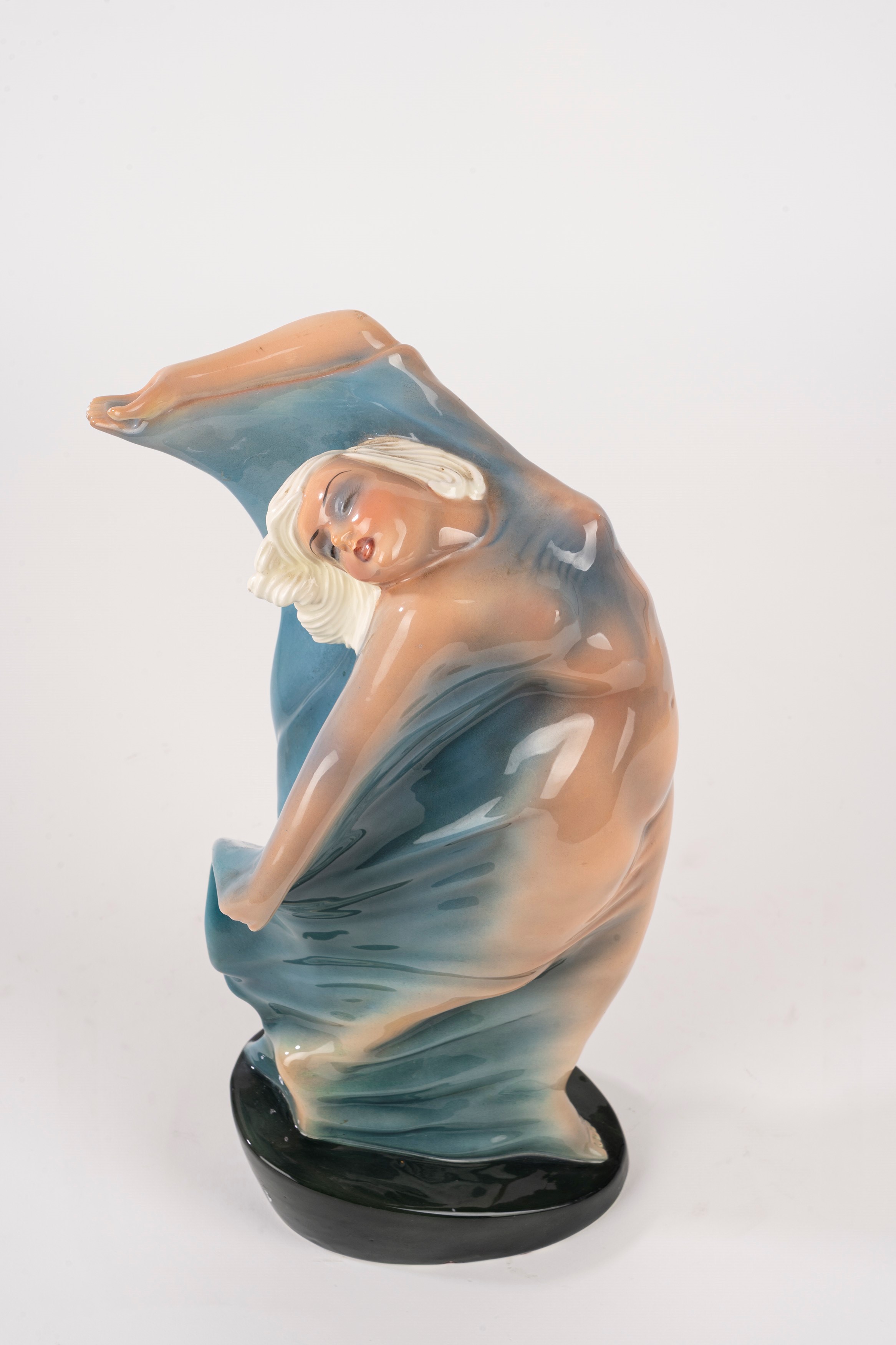 Triart Bassano, Scultura in ceramica policroma raffigurante danzatrice (Greta Garbo?)