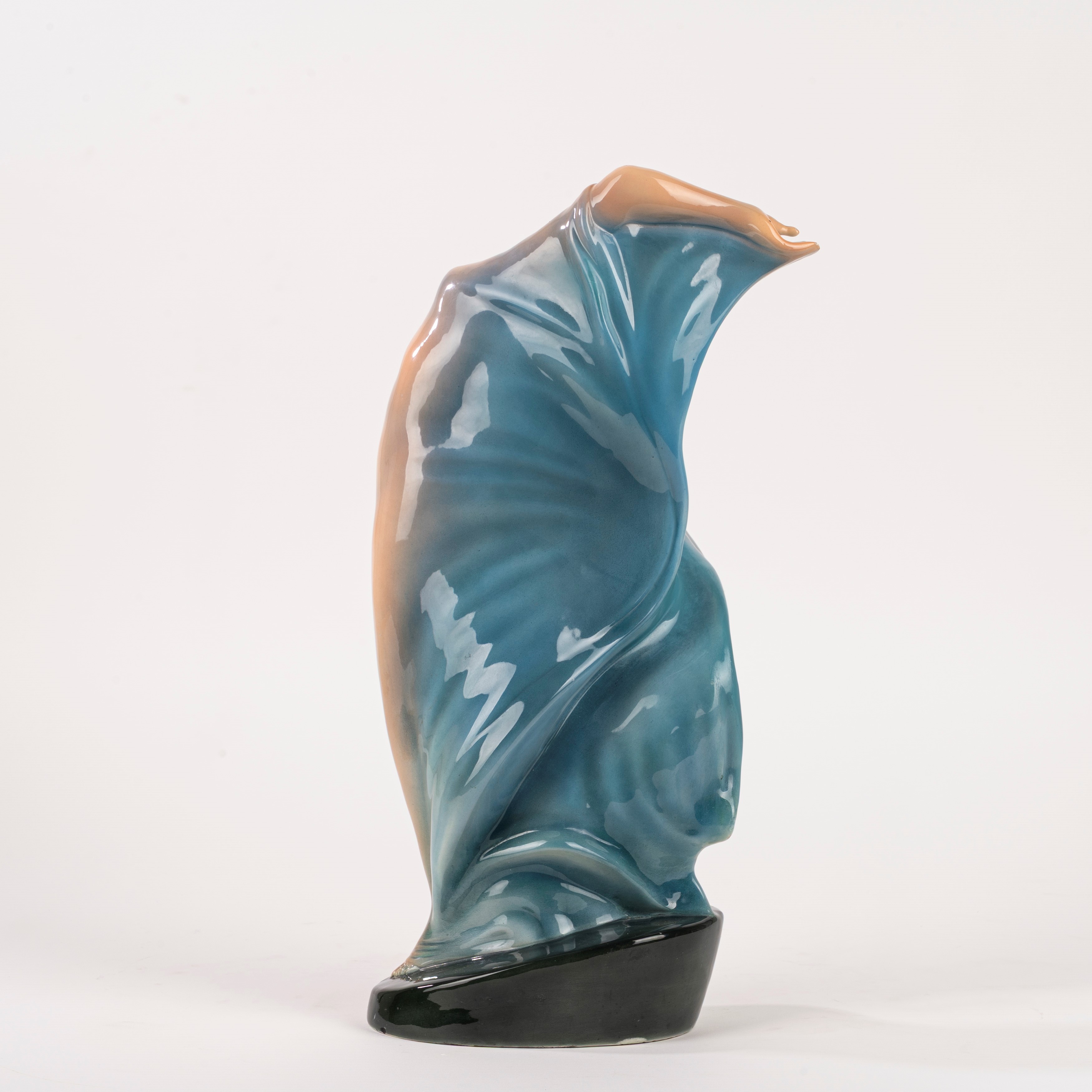Triart Bassano, Scultura in ceramica policroma raffigurante danzatrice (Greta Garbo?)