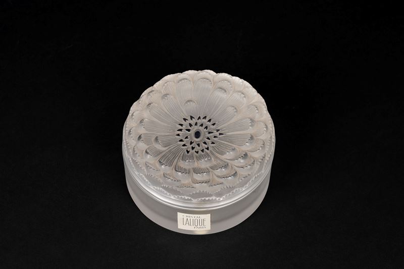 Lalique France, Scatola circolare in cristallo satinato con anemone sul coperchio