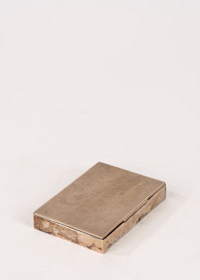 Scatola portasigarette in argento 800 con inserti in legno, con dedica commemorativa