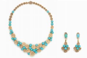 DEMI-PARURE IN TURCHESI, ORO E DIAMANTI,