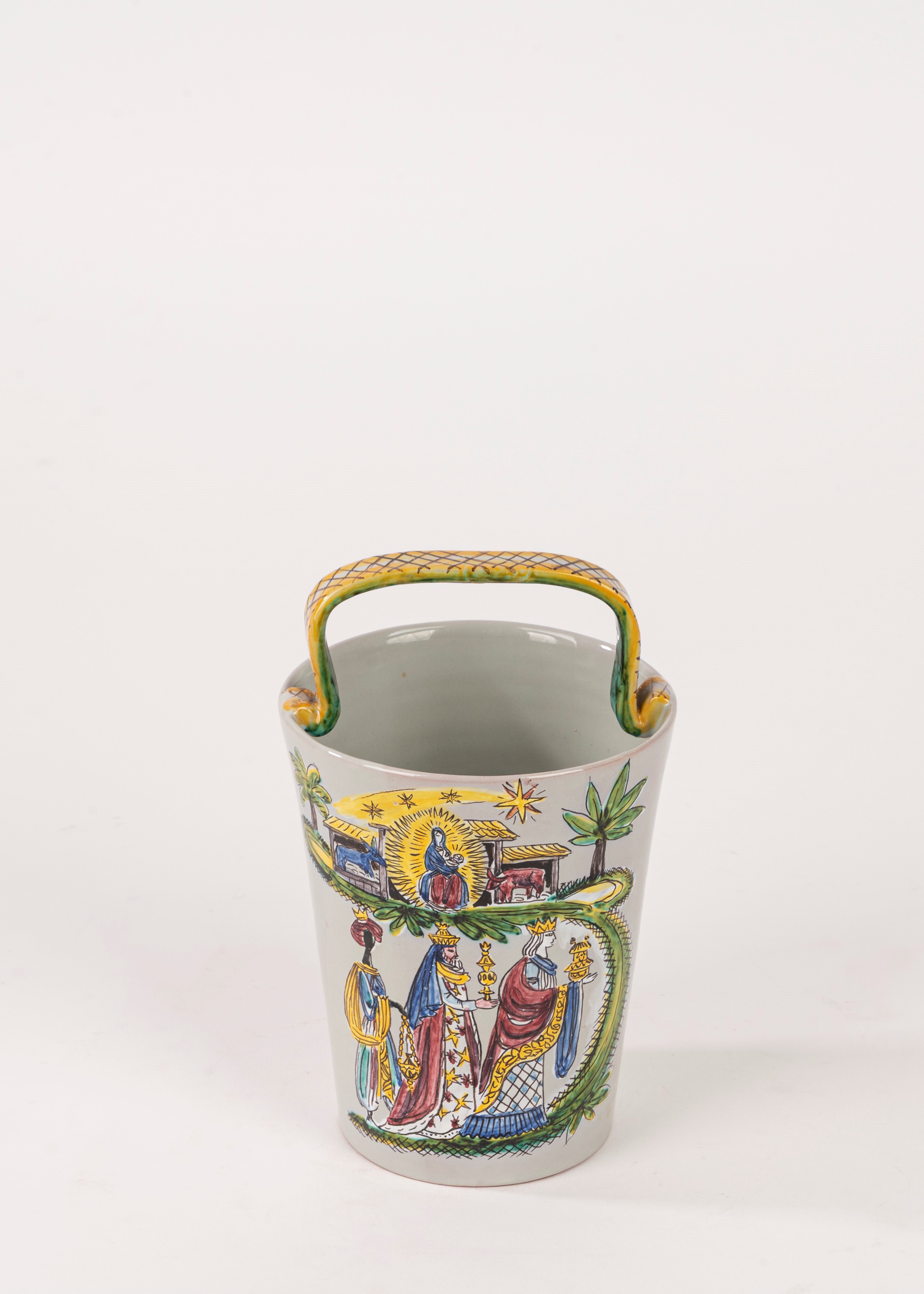 Arcero, Vaso a secchiello in maiolica policroma con Natività e i Re Magi