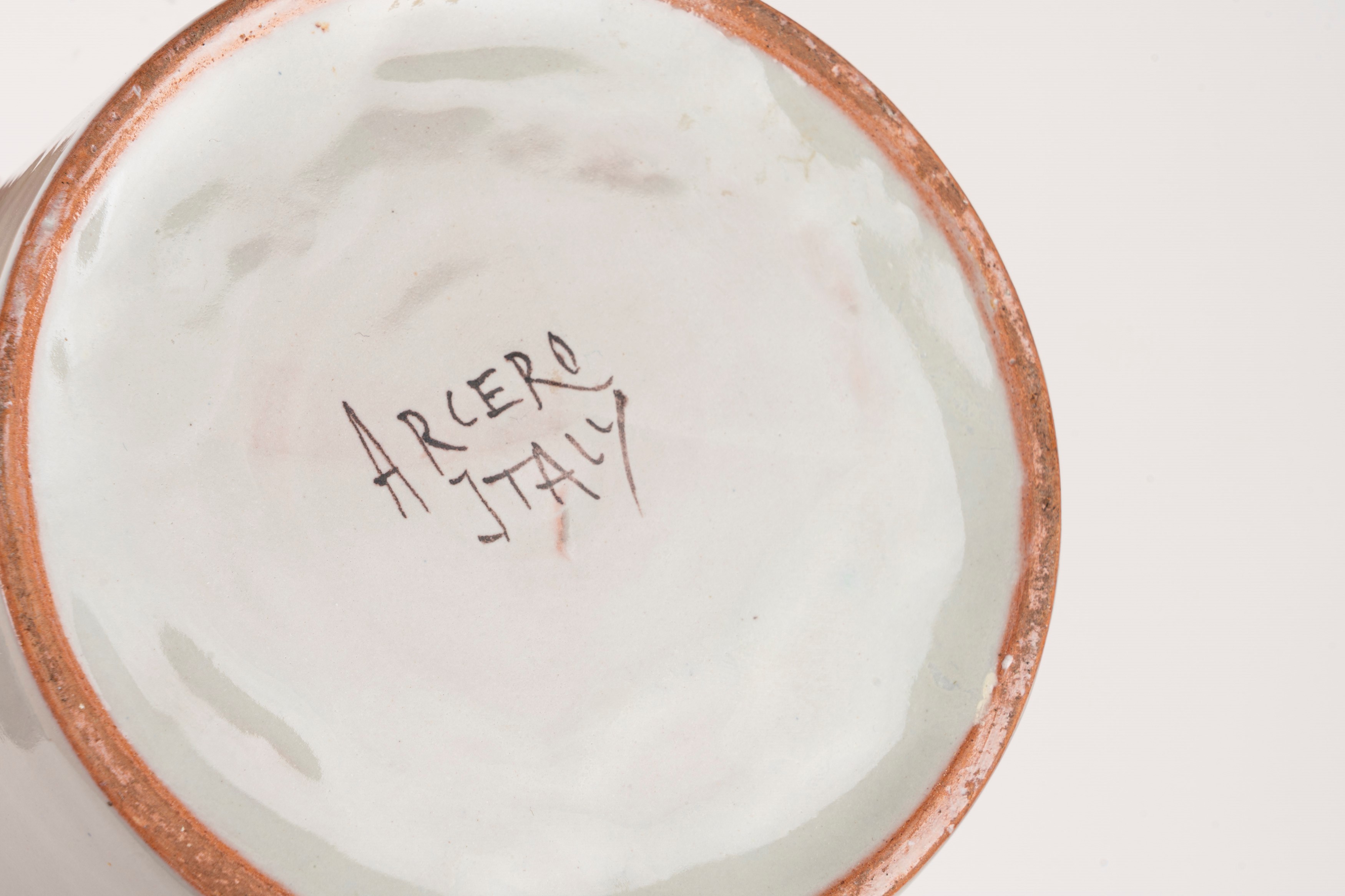 Arcero, Vaso a secchiello in maiolica policroma con Natività e i Re Magi