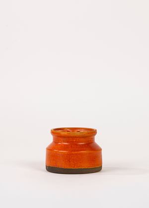 Piccolo vaso con coperchio in ceramica arancione, Alessio Tasca, Nove