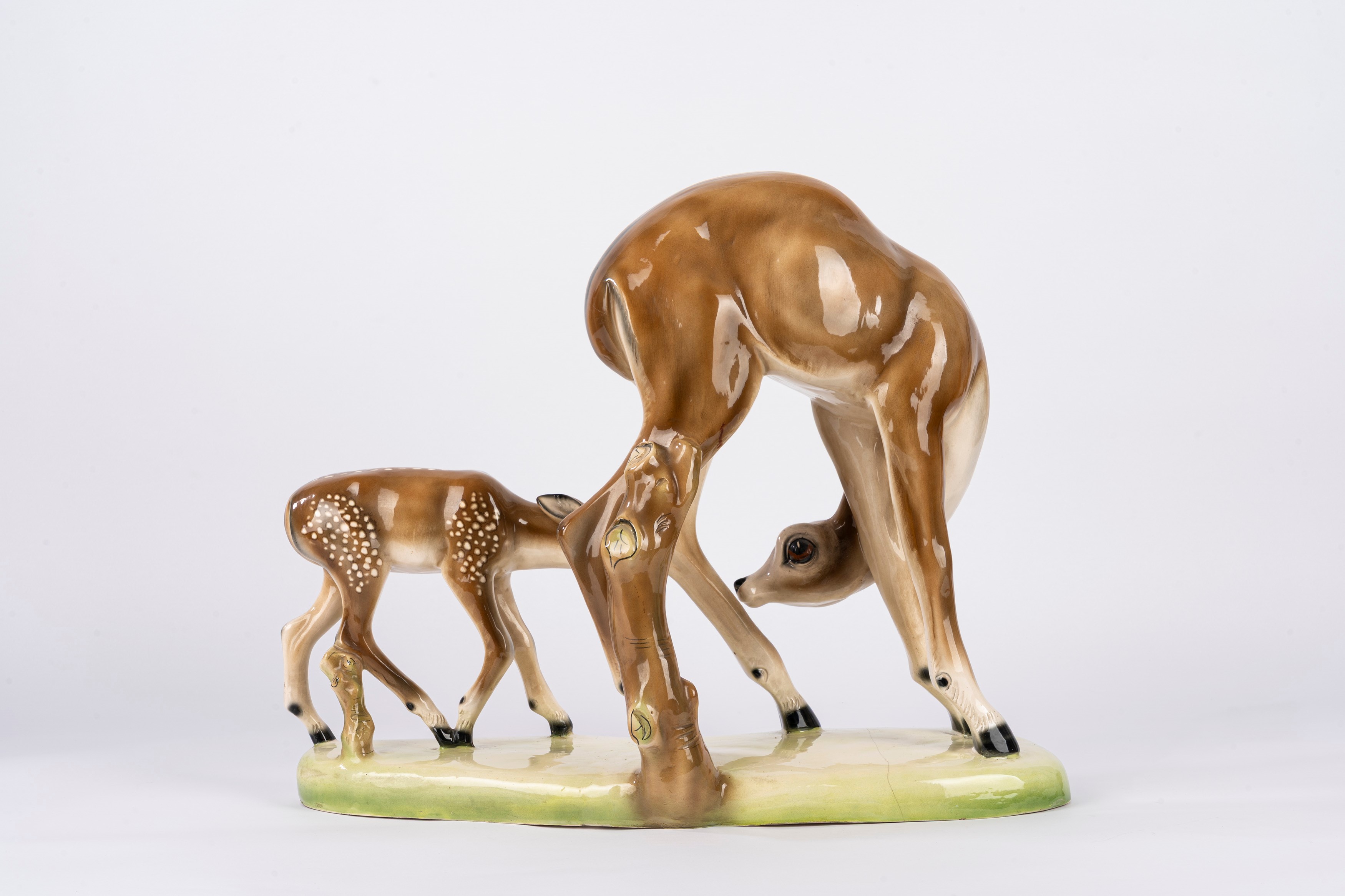 Scuola Italiana, Secolo XX - Scuola italiana, Cerva con cucciolo, ceramica policroma (1950)