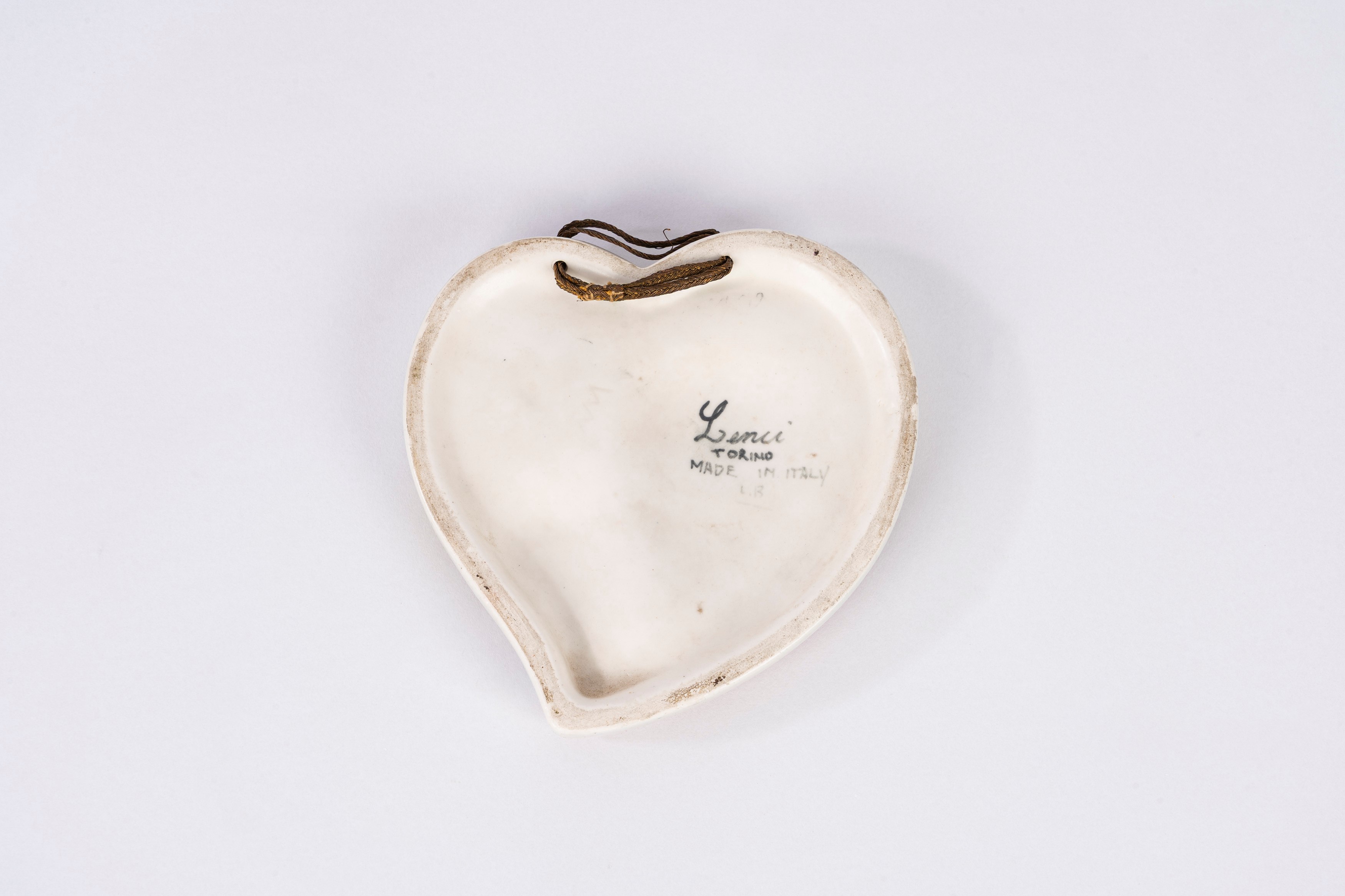 Lenci - Ceramica, Capoletto con Madonna e Bambino in forma di cuore, anni '50 del Novecento