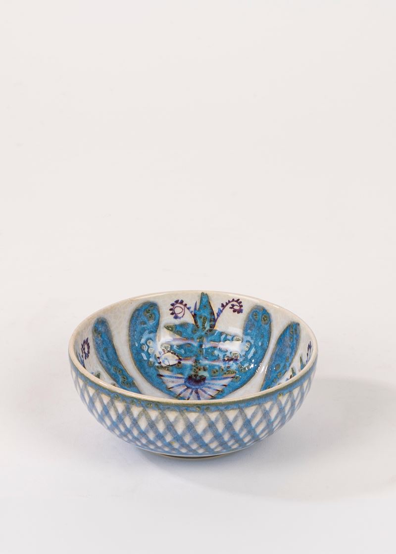 Mariane Johnson, Ciotola in ceramica con motivi floreali e geometrici (tonalità celeste)