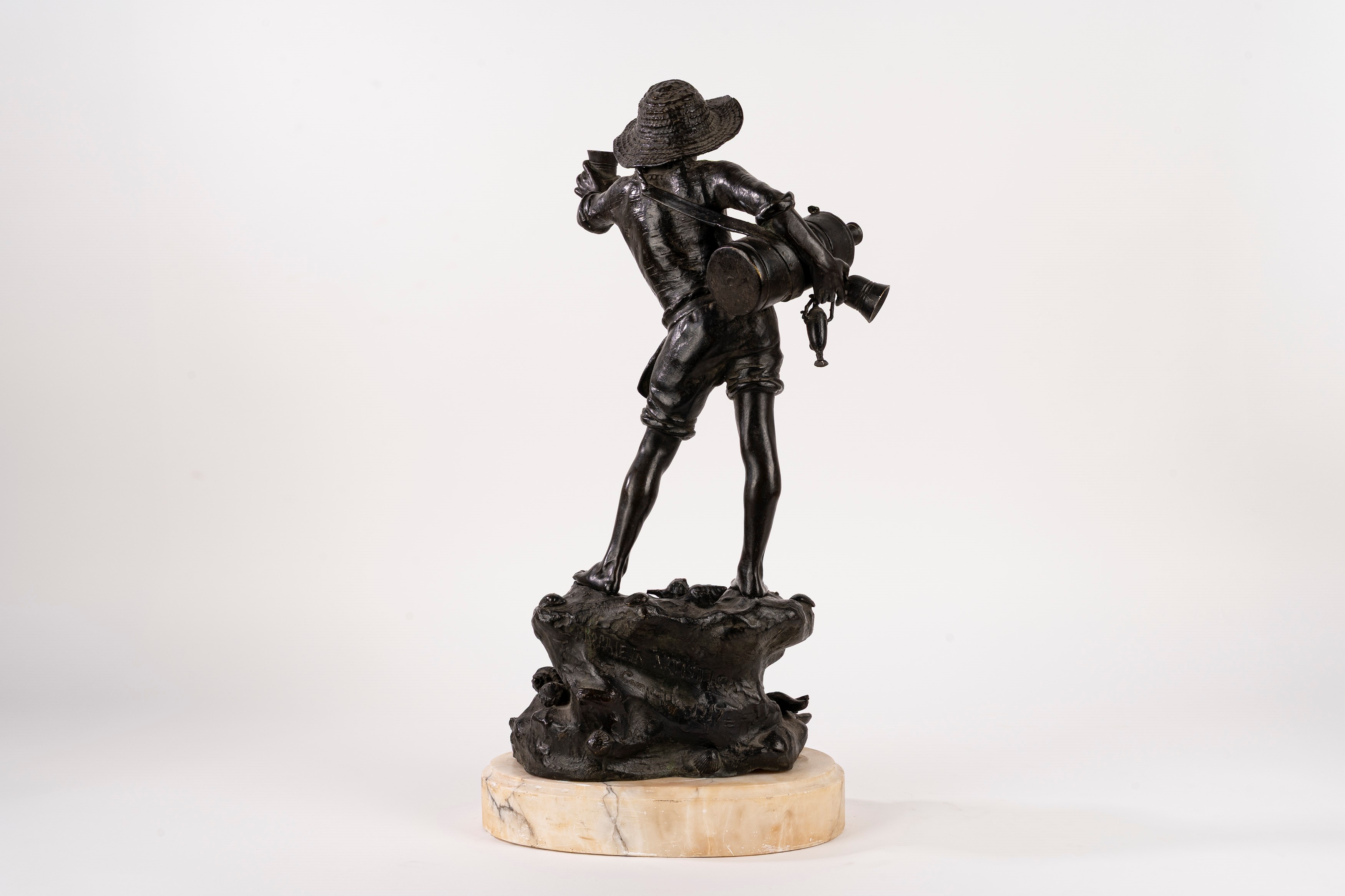 Tommaso Campajola - Aquaiolo, scultura in bronzo su base in marmo bianco