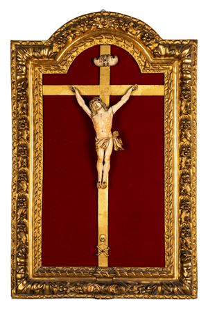 Crocifisso in avorio, entro cornice centinata, Francia secolo XVIII