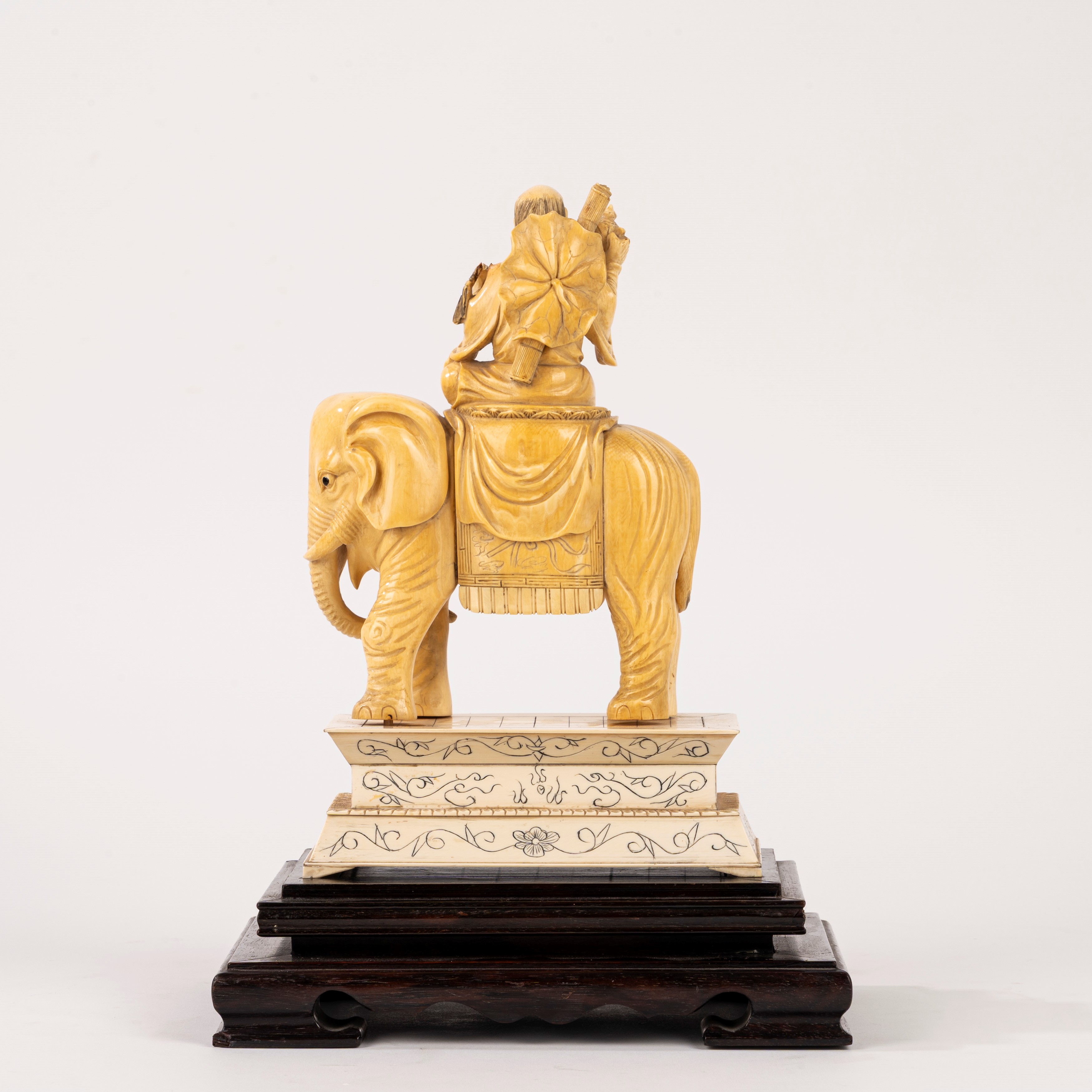 Scultura in avorio, saggio su elefante, Cina, inizi secolo XX
