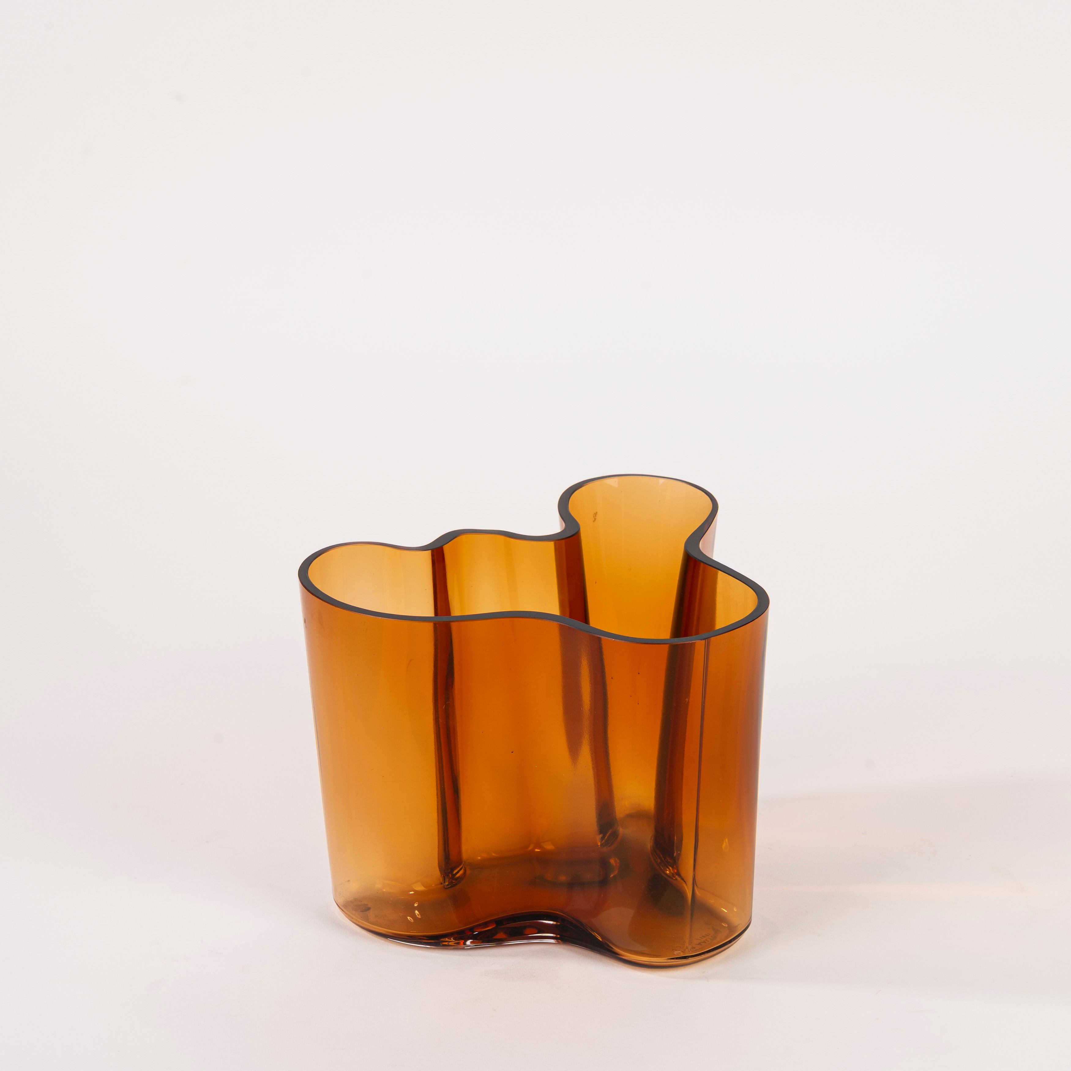 Alvar Aalto - Vaso in vetro color ambra (1991)