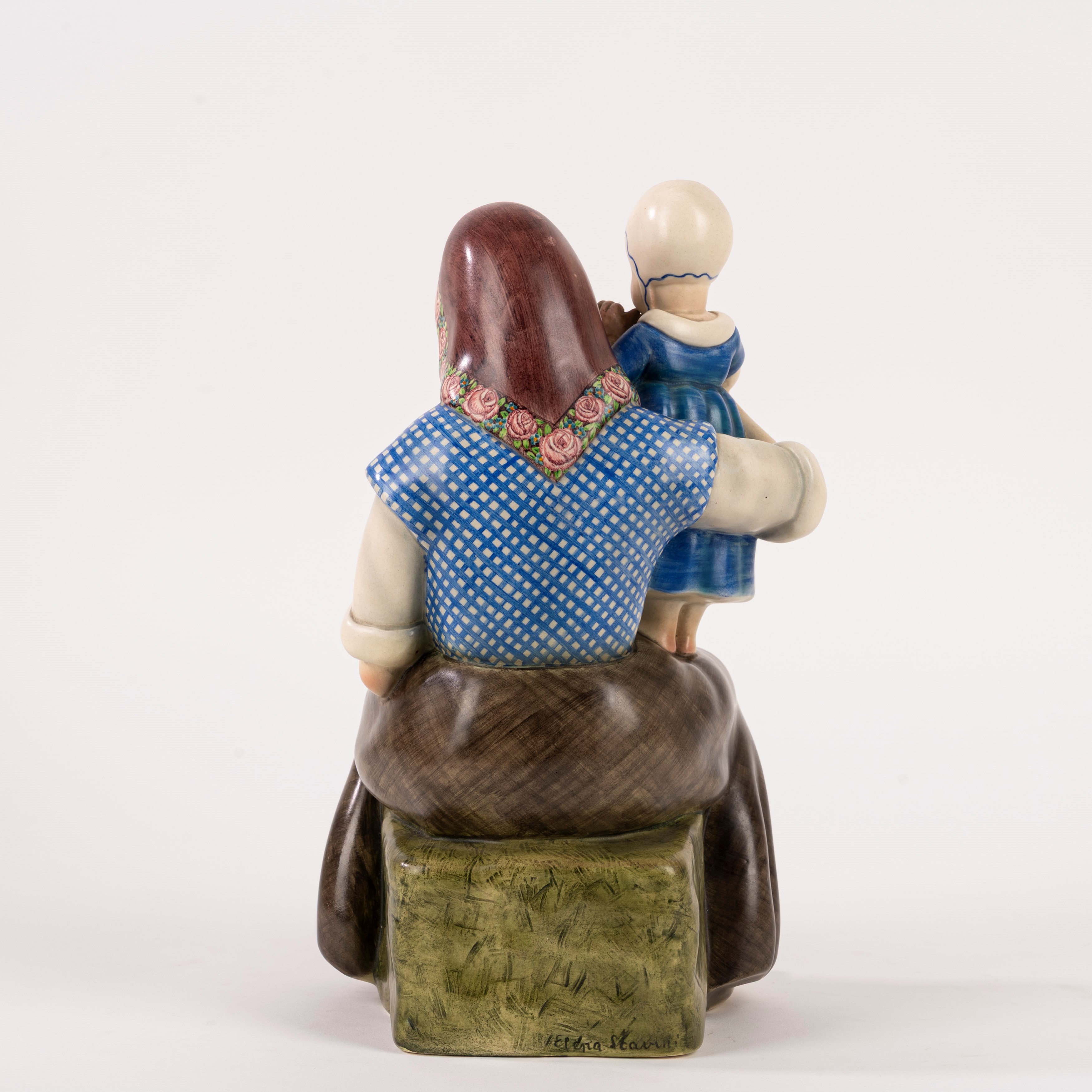 Lenci - Helen Konig Scavini, La moglie del soldato (da un modello di), scultura in maiolica polic...
