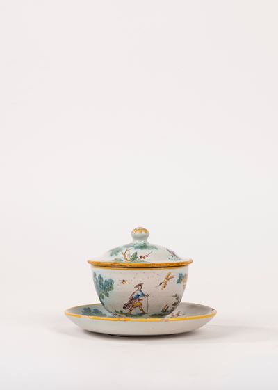 Fergnani (Faenza), Tazza da puerpera in maiolica policroma, fine secolo XVIII