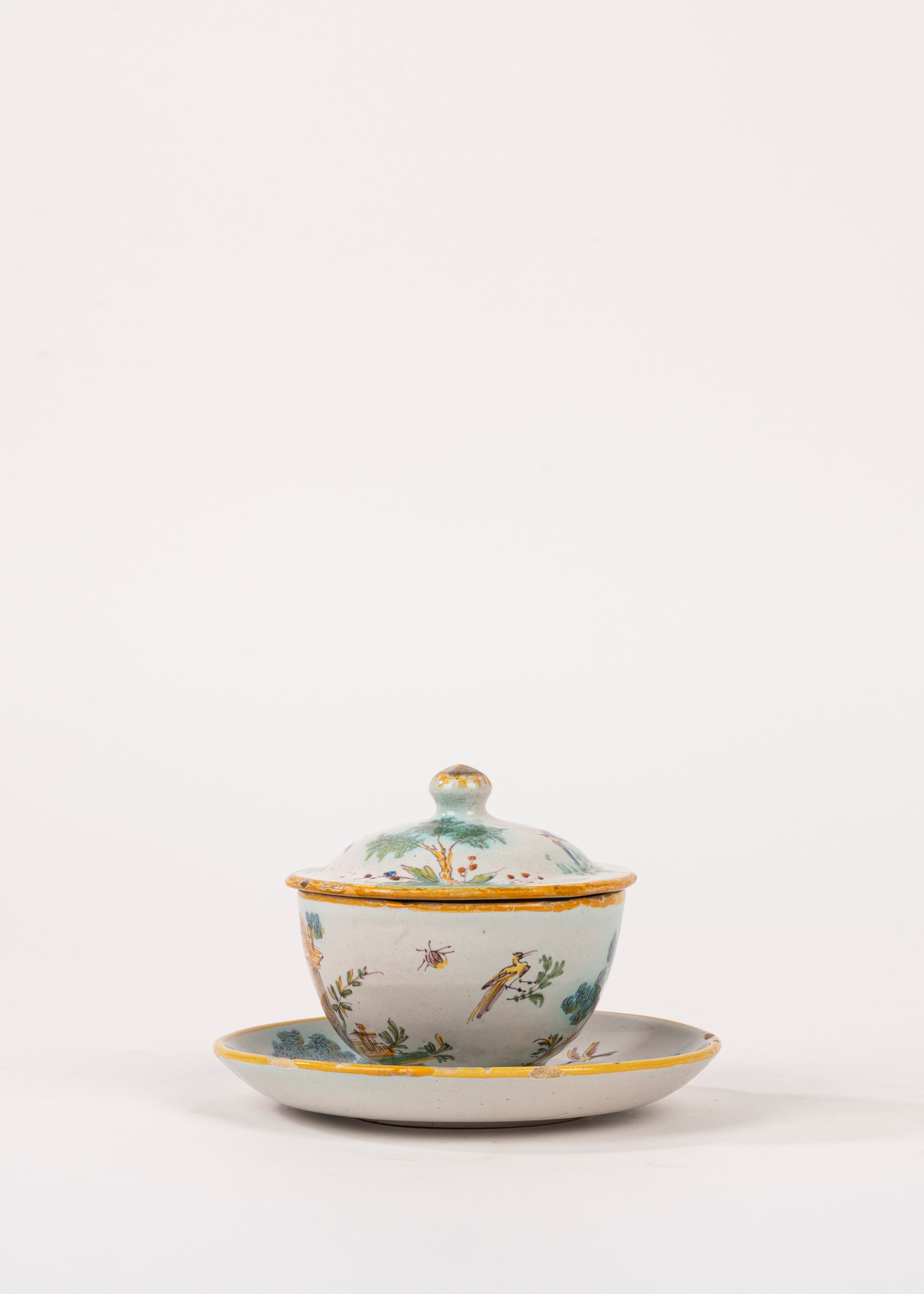 Fergnani (Faenza), Tazza da puerpera in maiolica policroma, fine secolo XVIII