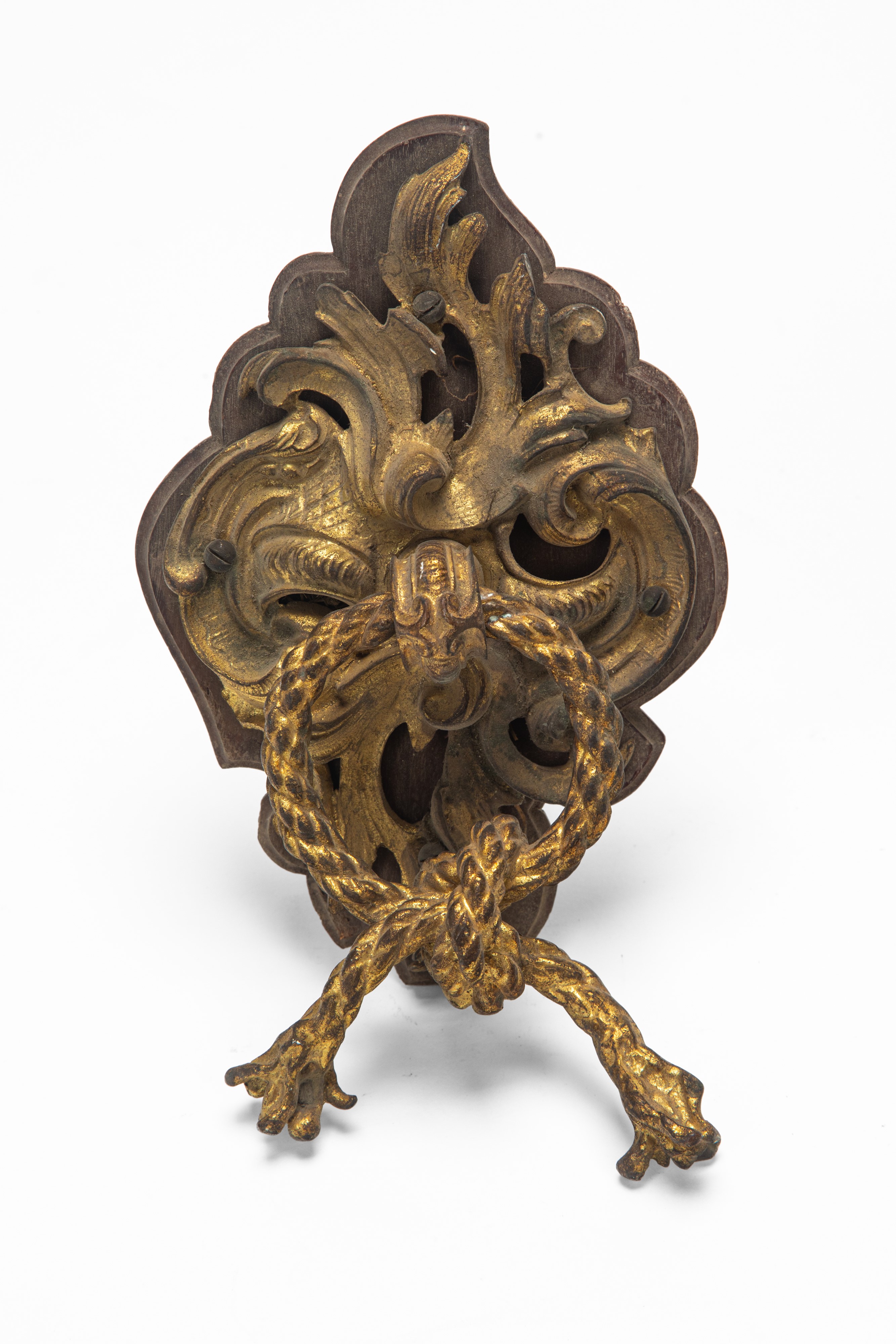 Coppia di batacchi, bronzo dorato a volute fogliate, secolo XIX