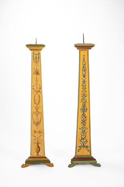 Coppia di portaceri a colonna in legno laccato, policromia floreale, secolo XIX