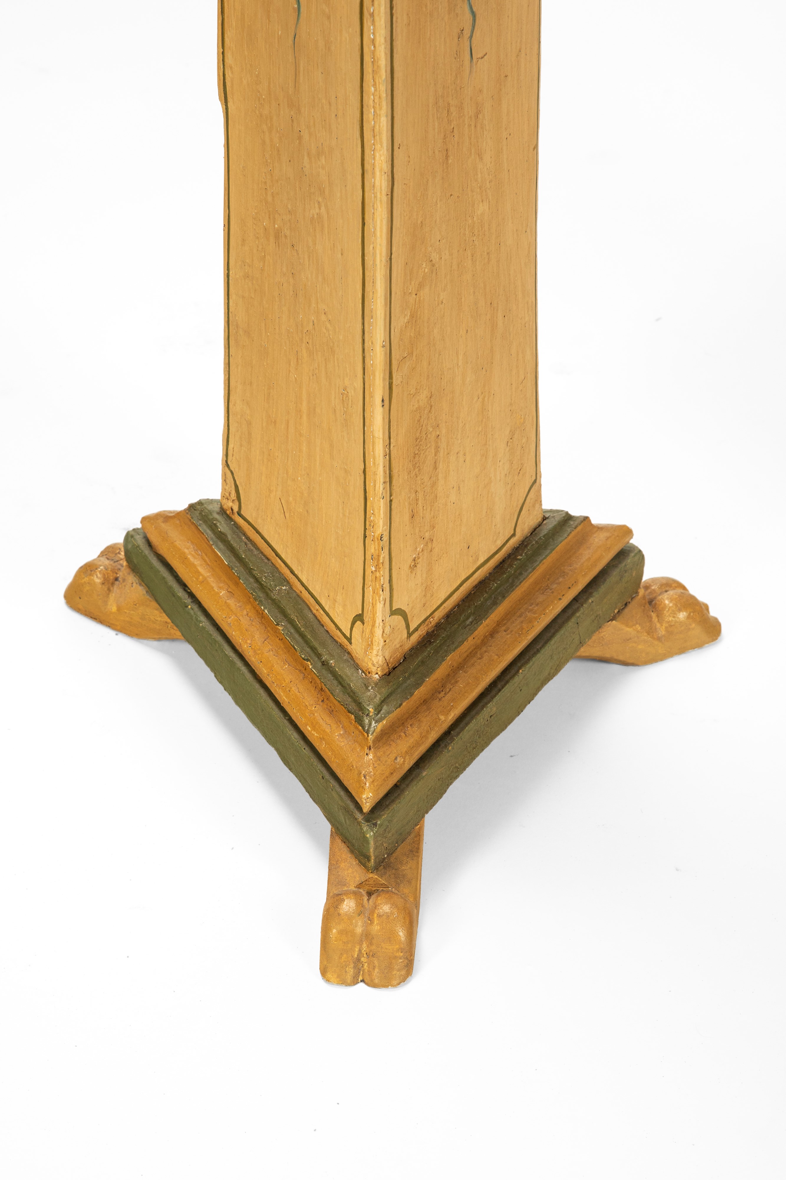 Coppia di portaceri a colonna, legno laccato, decorazione floreale, secolo XIX