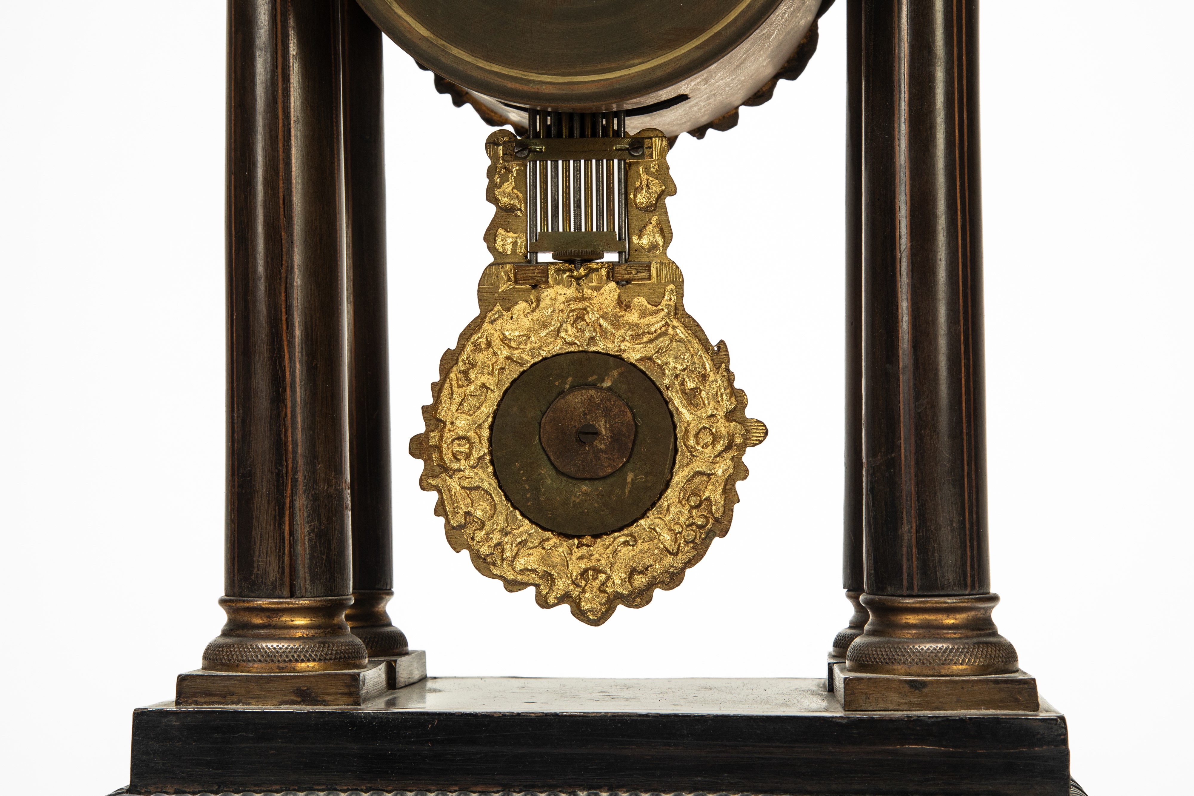 Pendola Carlo X, portico in legno filettato e intarsiato a motivi vegetali