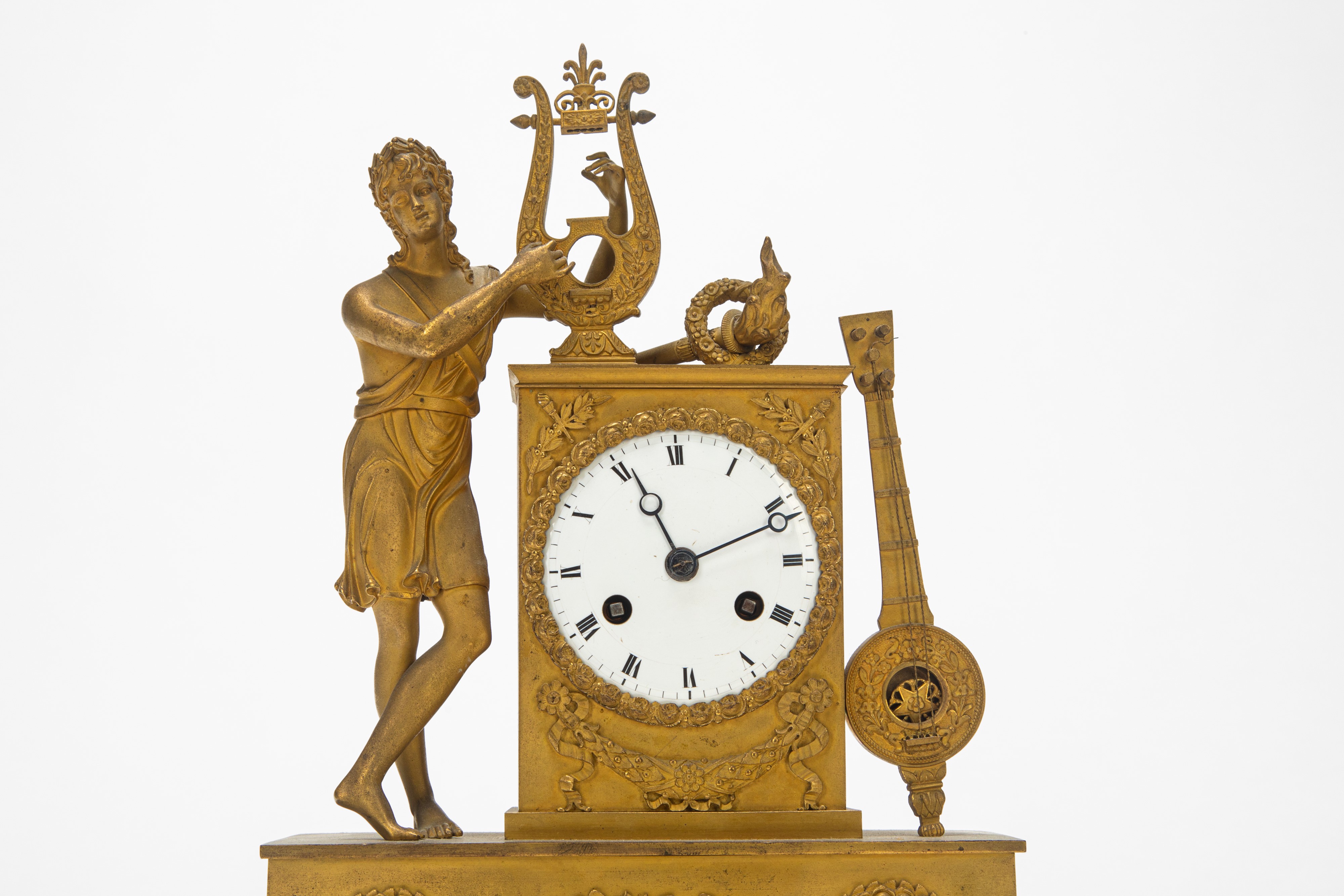 Francia, secolo XIX, Pendola da appoggio in bronzo dorato con Apollo