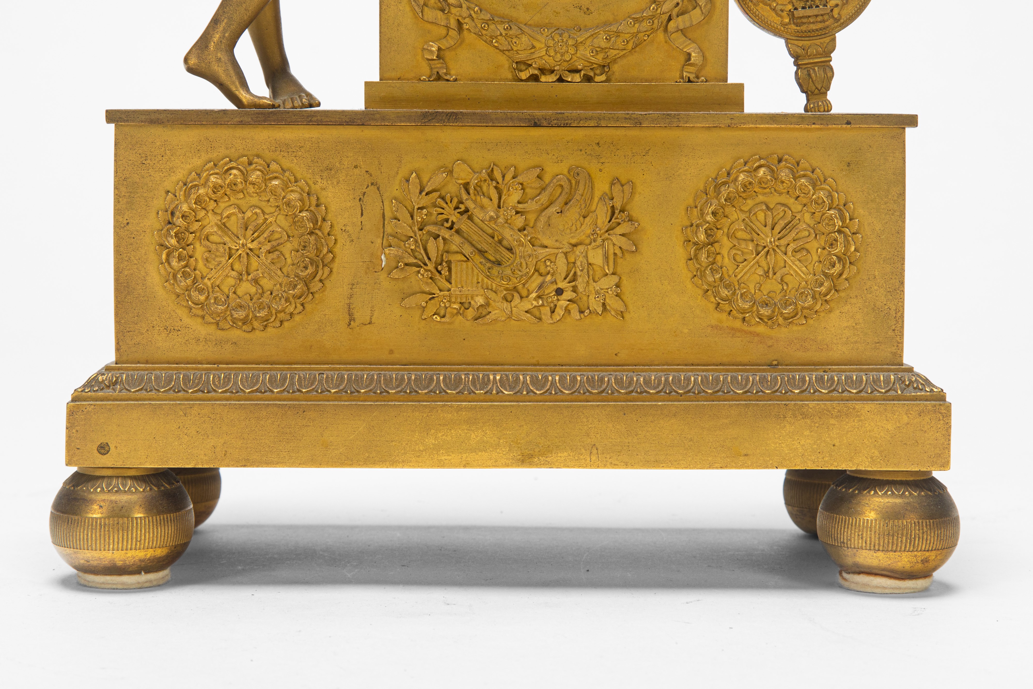 Francia, secolo XIX, Pendola da appoggio in bronzo dorato con Apollo