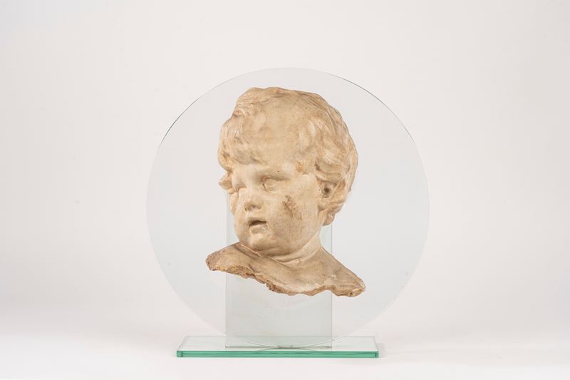 Testa di putto, gesso su supporto in vetro