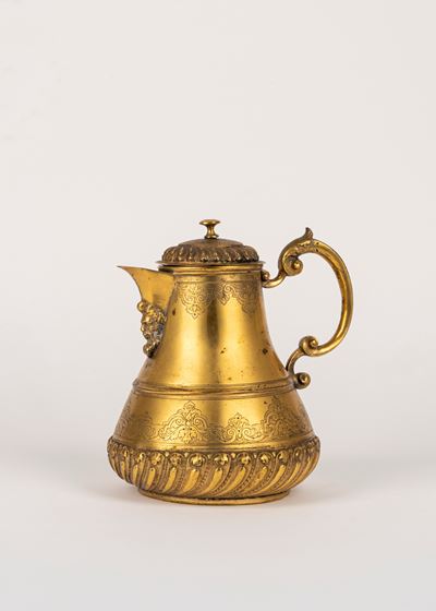 Germania, Caraffa in rame dorato inciso e sbalzato (XVIII–XIX secolo)