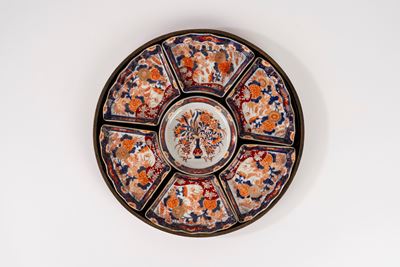 Servizio da Antipasto in Porcellana Imari con Vassoio in Lacca, Giappone Fine Secolo XIX