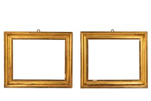 Coppia di cornici in legno intagliato e dorato, secolo XIX