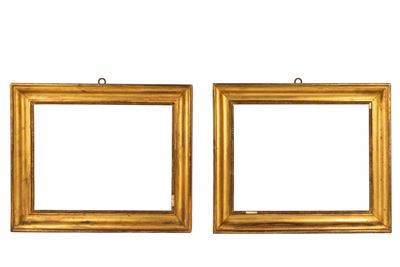 Coppia di cornici in legno intagliato e dorato, secolo XIX