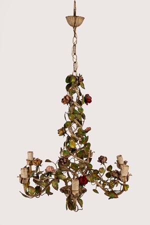 Lampadario in ferro battuto e laccato policromo decorato con foglie e roselline, secolo XIX