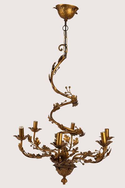 Lampadario a sei luci in metallo dorato, decorazione a foglie di quercia, fine XIX–inizio XX seco...
