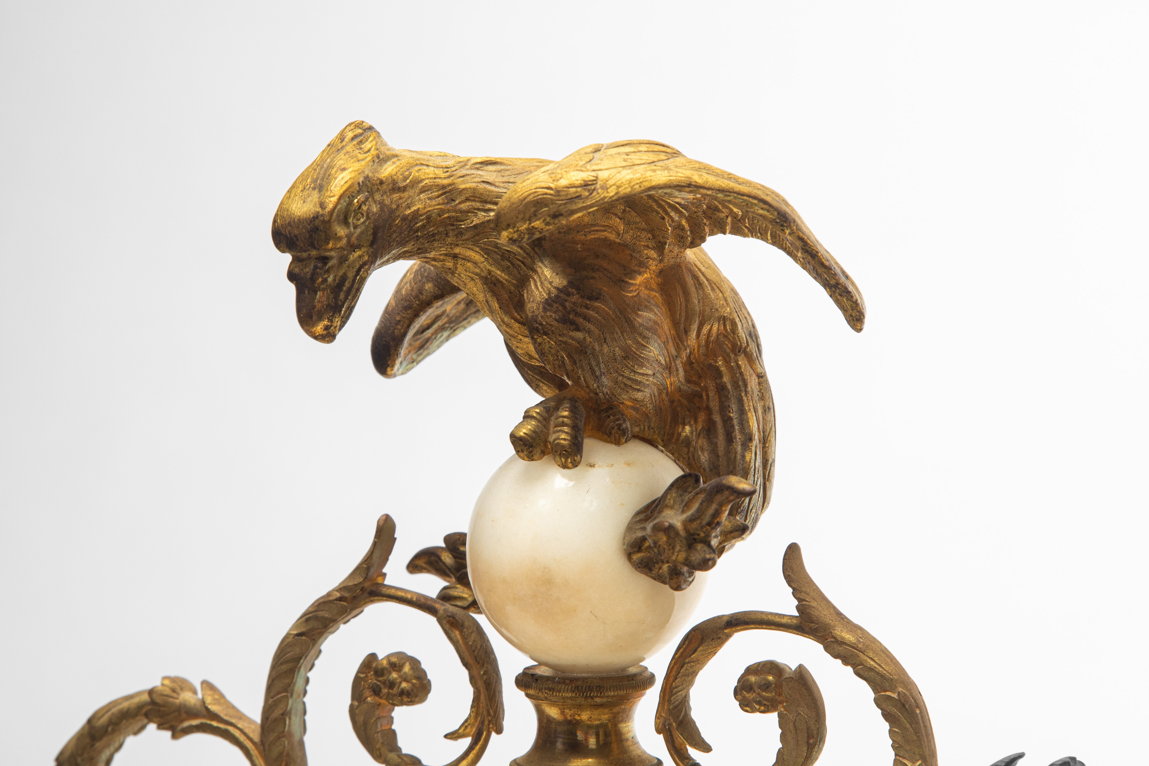 Francia, Pendola a portico in marmi e bronzo dorato con quadrante in smalto (secoli XVIII-XIX)