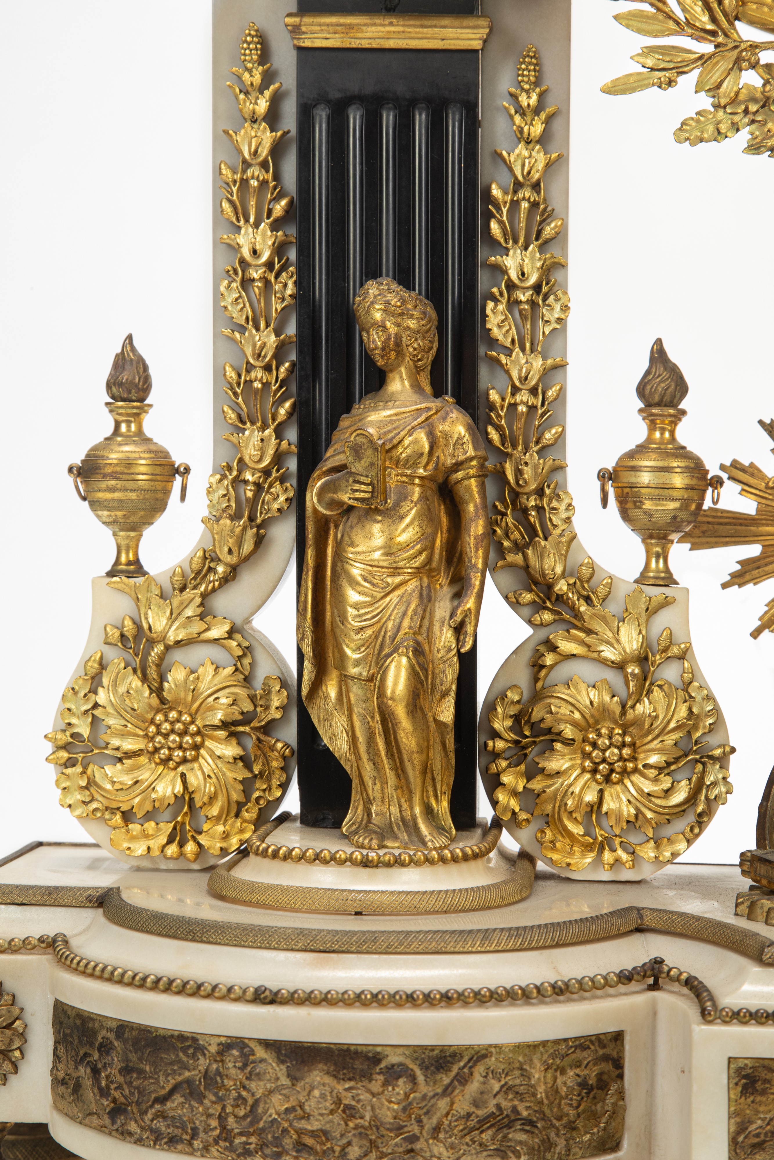 Francia, Pendola a portico in marmi e bronzo dorato con quadrante in smalto (secoli XVIII-XIX)