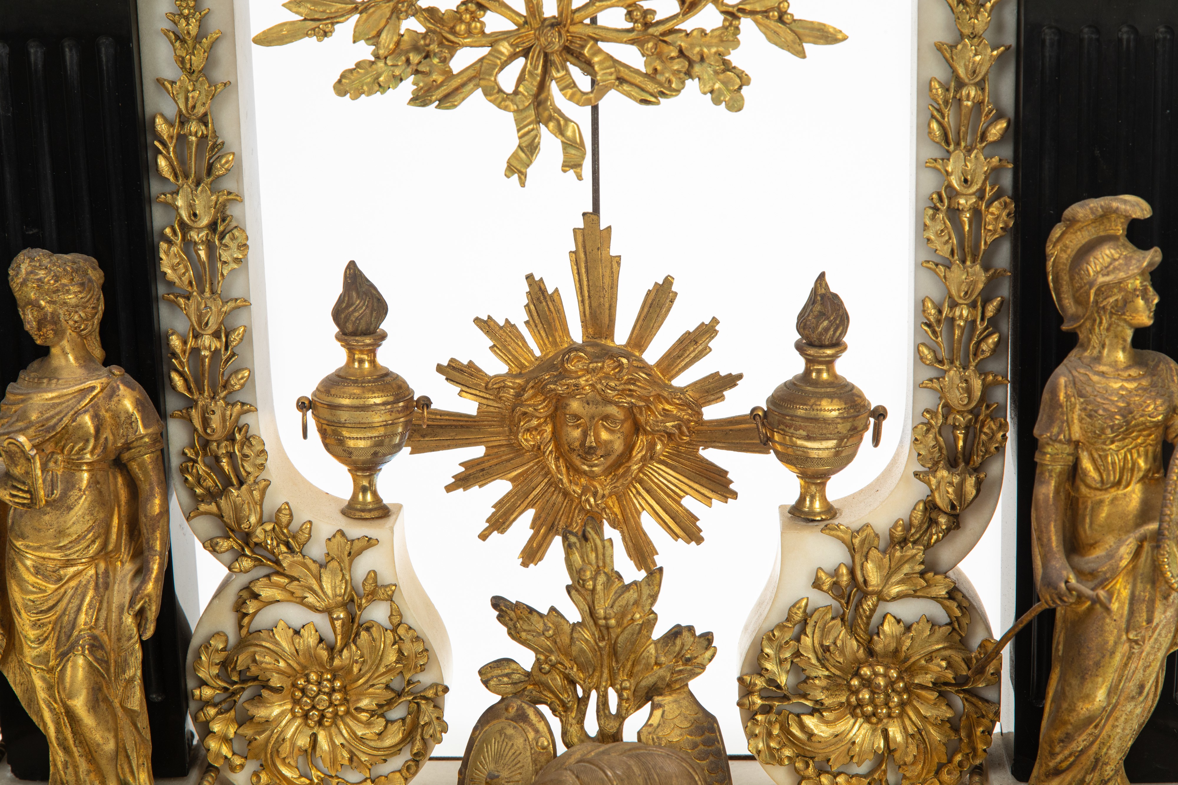 Francia, Pendola a portico in marmi e bronzo dorato con quadrante in smalto (secoli XVIII-XIX)