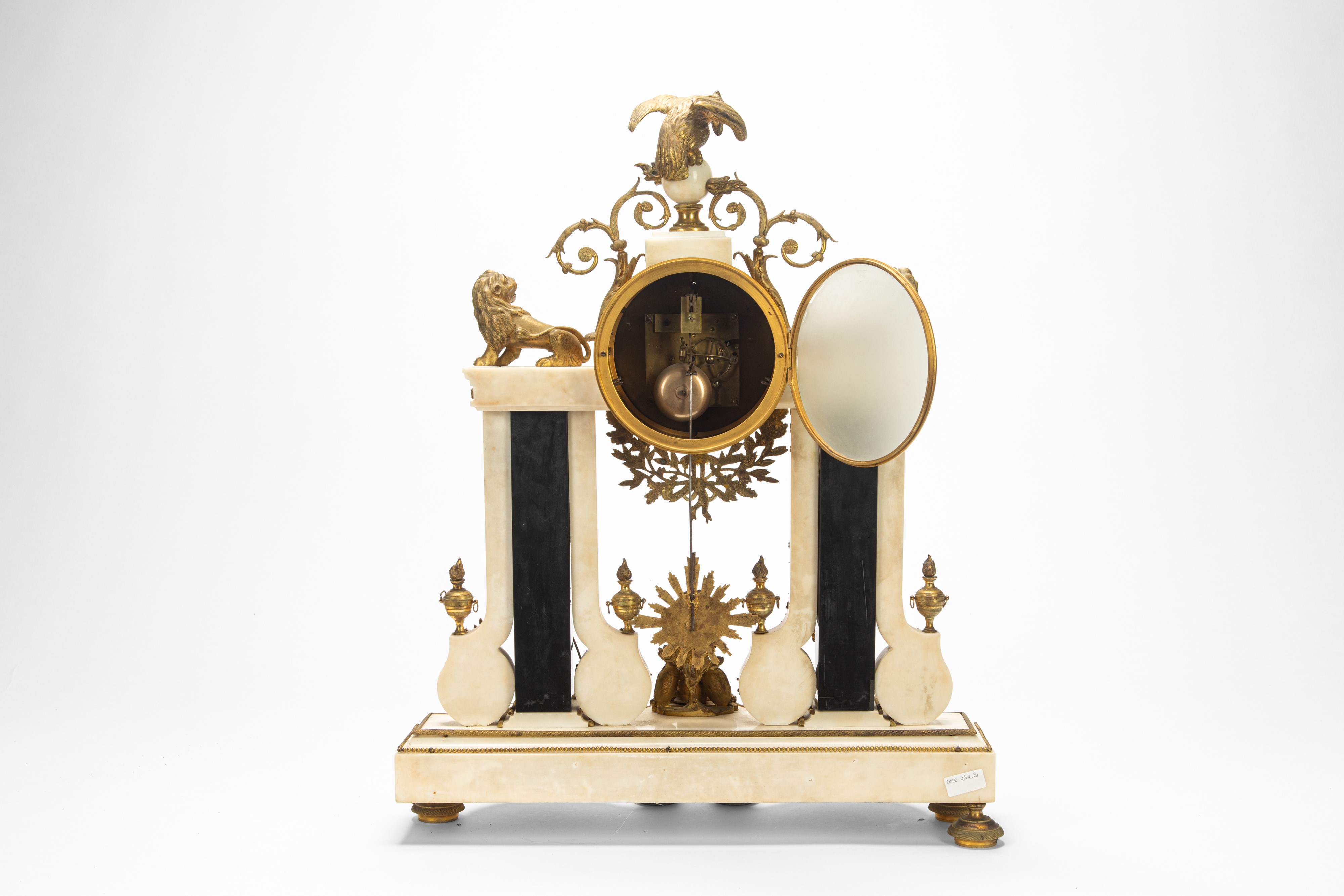 Francia, Pendola a portico in marmi e bronzo dorato con quadrante in smalto (secoli XVIII-XIX)