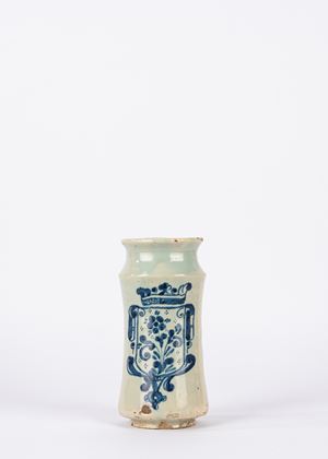 Antico albarello in ceramica, decorato con stemma fiorito