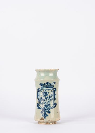 Albarello antico, ceramica decorata con stemma fiorito