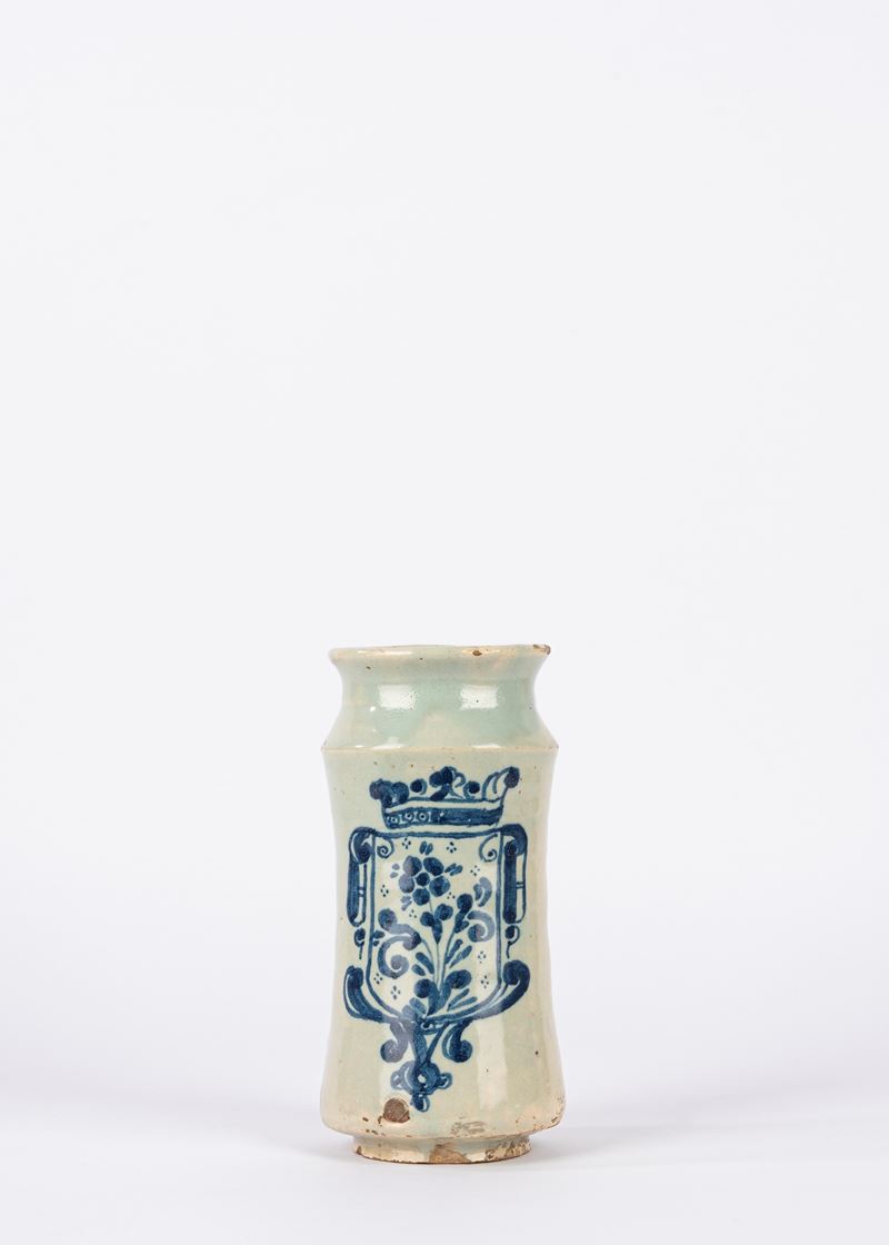 Albarello antico, ceramica decorata con stemma fiorito