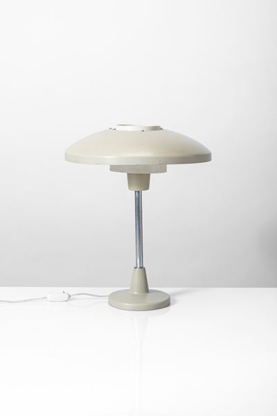 Lampada da tavolo modello n. 8022 in alluminio laccato