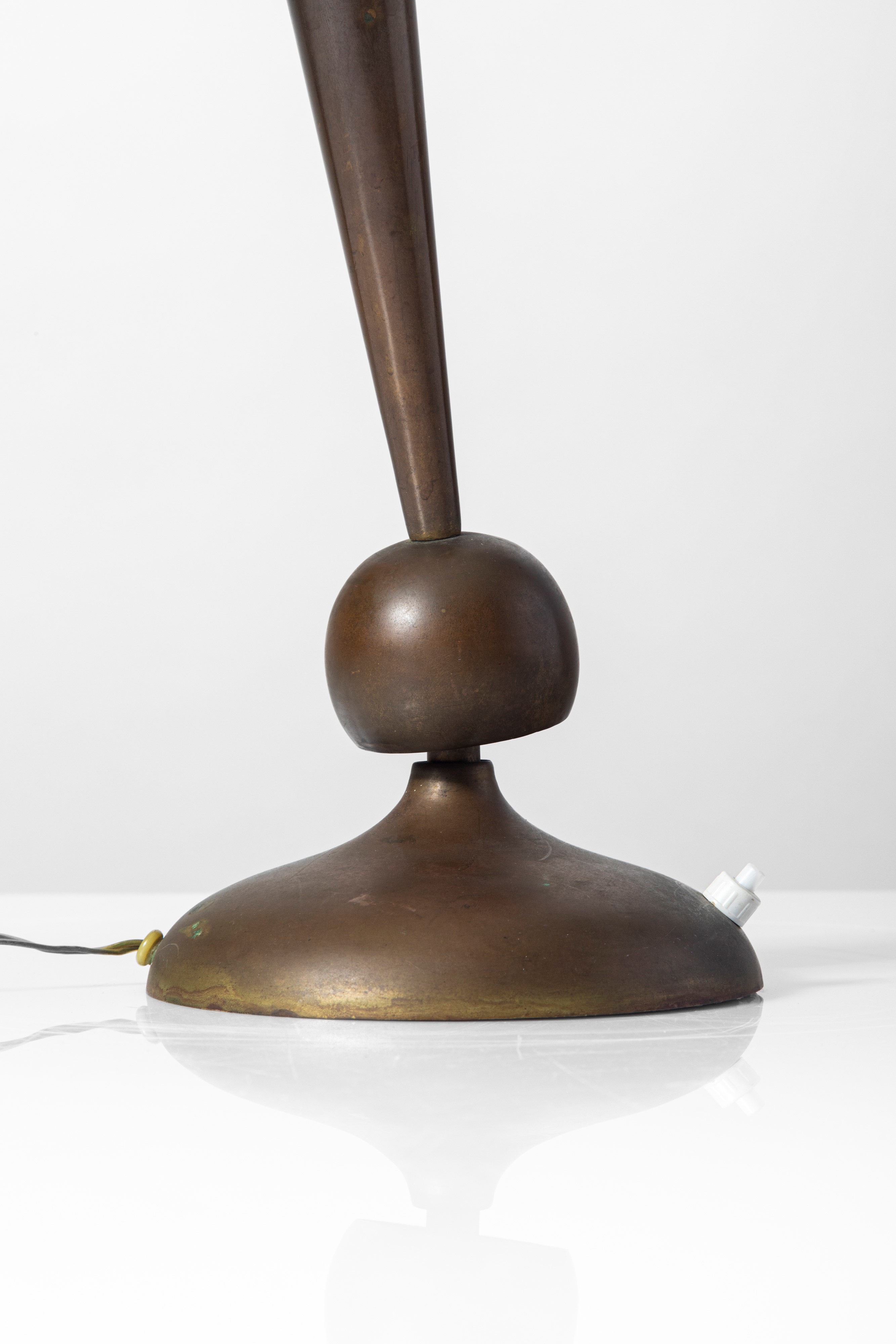 Oscar Torlasco - Lampada da tavolo in ottone e vetro satinato (stile Art Déco)