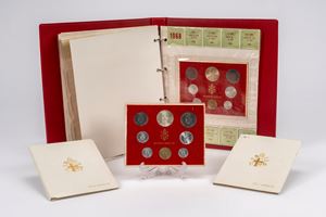 VARI PONTEFICI (XX sec.) - Lotto composto da 10 divisionali (Paolo VI e Giovanni Paolo II) e un 500 lire Sede Vacante 1963, Roma.