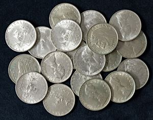 Lotto di 19 esemplari da 500 lire in argento, varie date.