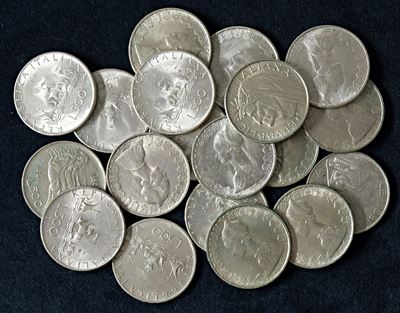 Lotto di 19 monete da 500 lire in argento (209,00 g totali)
