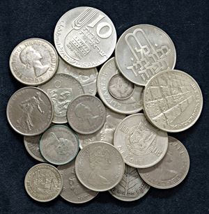 Lotto misto di 19 monete (XX sec.).