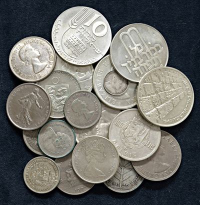 Lotto misto di 19 monete del XX secolo, vari metalli (argento 235,79 g tot.)