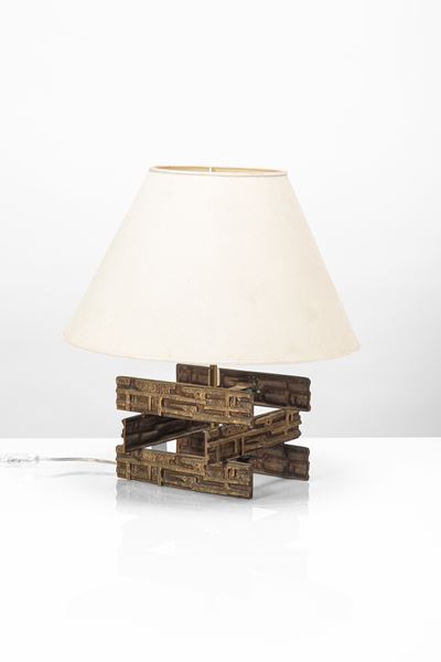 Lampada da tavolo in metallo, ottone e tessuto