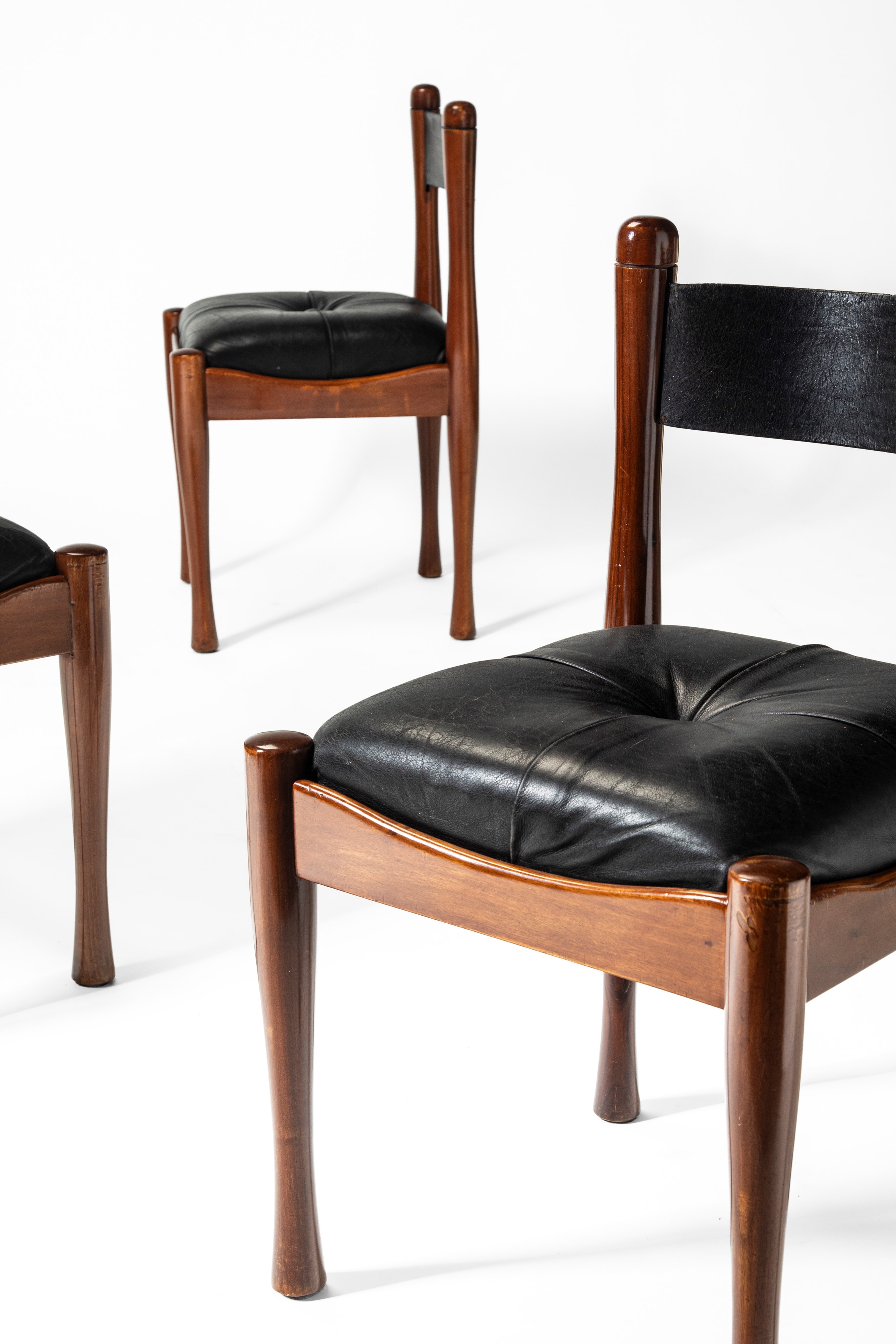 Silvio Coppola - Set di quattro sedie modello n. 620